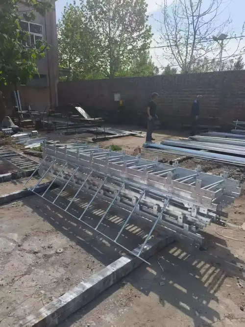 Palettes bois ISPM 15 prêtes pour le chargement de conteneurs d'échelles à crinoline